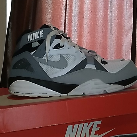 Nike - Picture 3 of 4